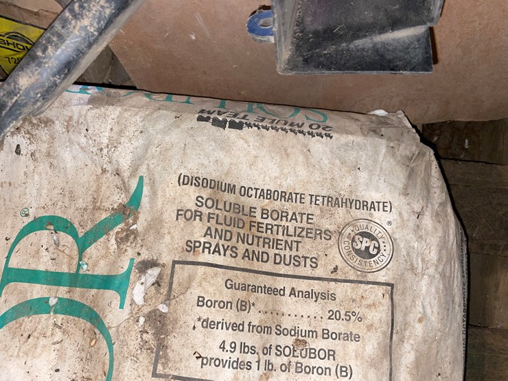 #7176-•-pallet-of-various-planter-parts-image-9