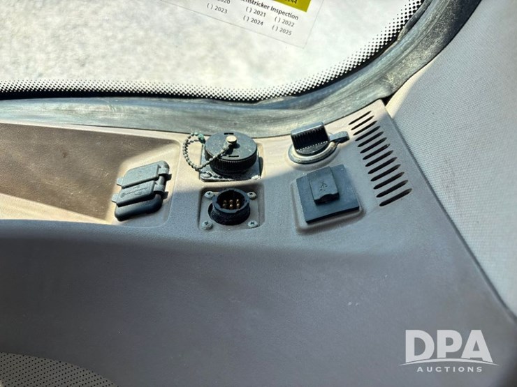 2019-john-deere-f4365-image-103