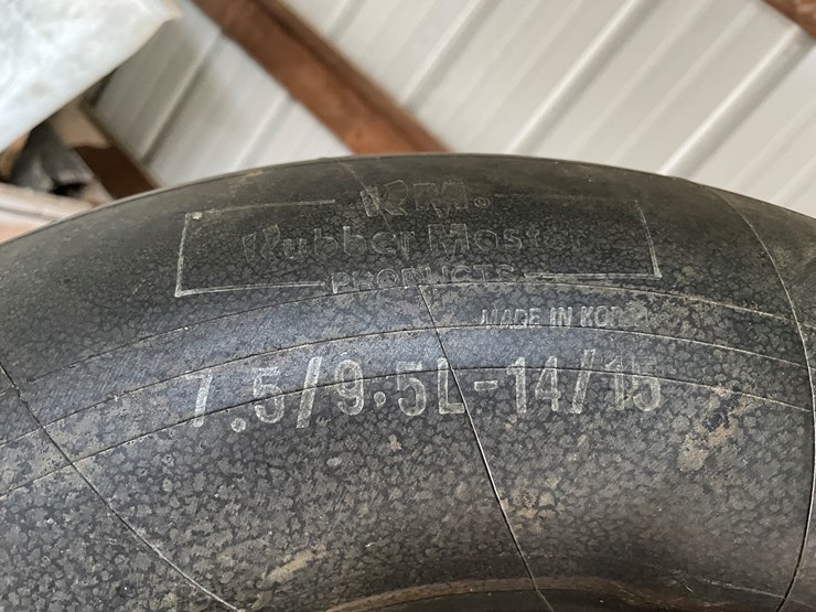 #7149-•-pallet-of-tires-and-inner-tube-image-4