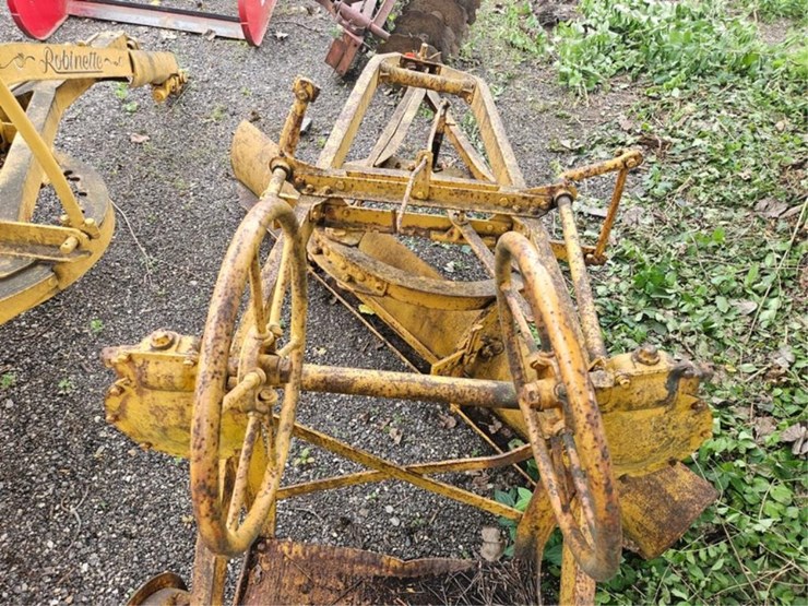 2016-caterpillar-18-image-19