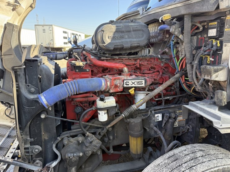 2022-peterbilt-579-image-12