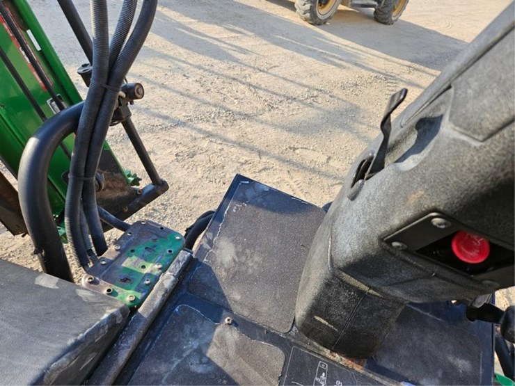 john-deere-3225c-image-33