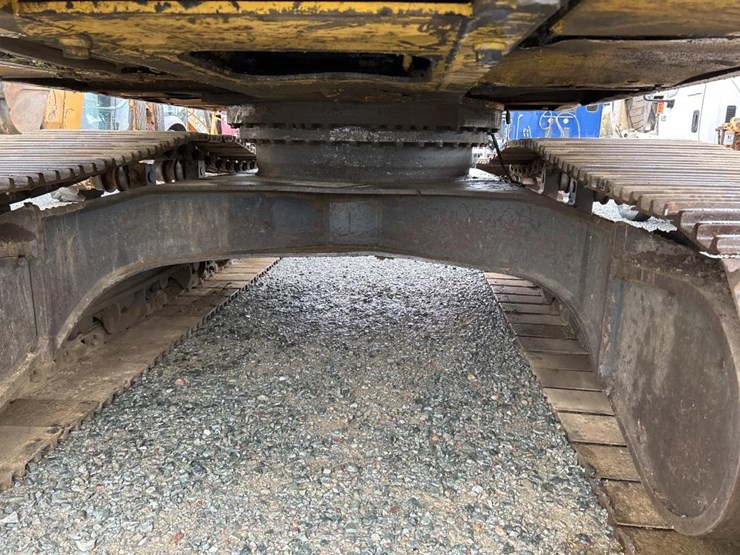 komatsu-pc270-lc-image-45