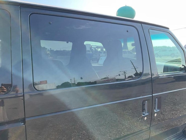 2000-ford-e350-image-36