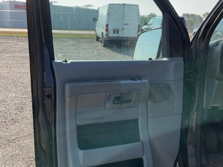2000-ford-e350-image-50