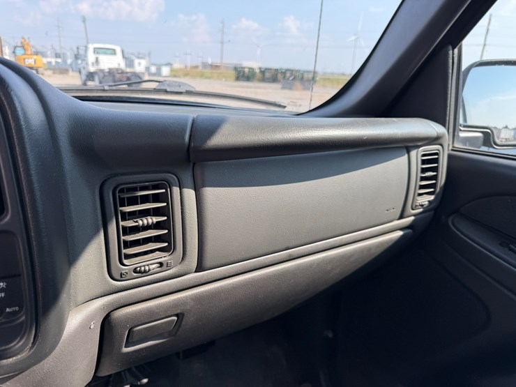 2003-chevrolet-silverado-image-24