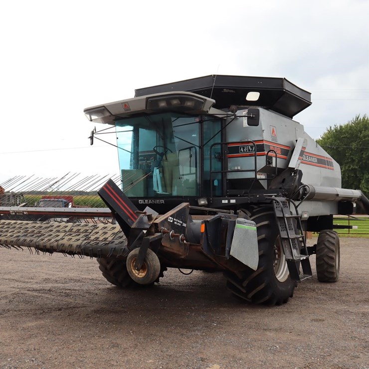 1995 GLEANER R62
