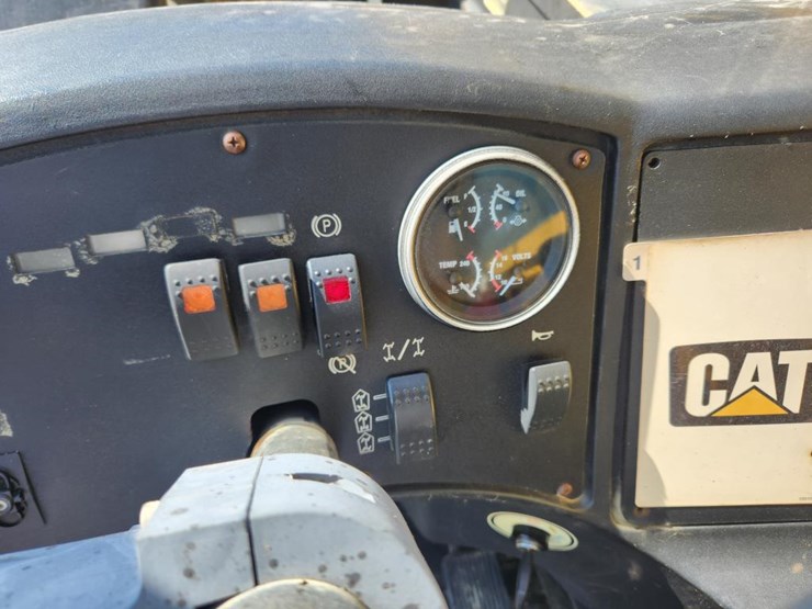 2008-caterpillar-943-image-46