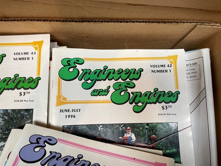 #7182-•-(2)-boxes-of-vintage-magazines-image-4