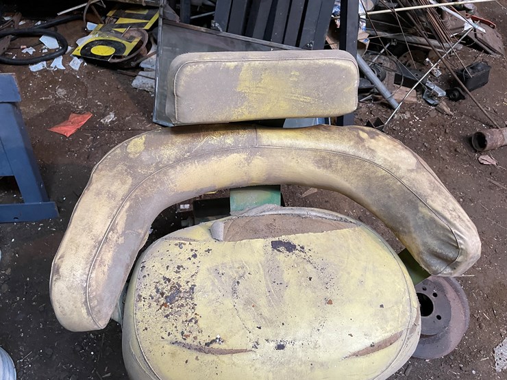 #7195-•-john-deere-tractor-seat-image-8