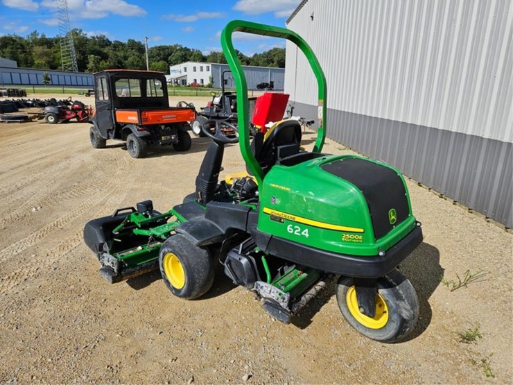 john-deere-2500e-image-3