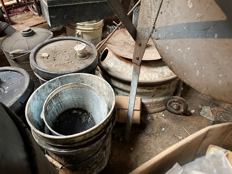 #7188-•-contents-of-corner-image-18