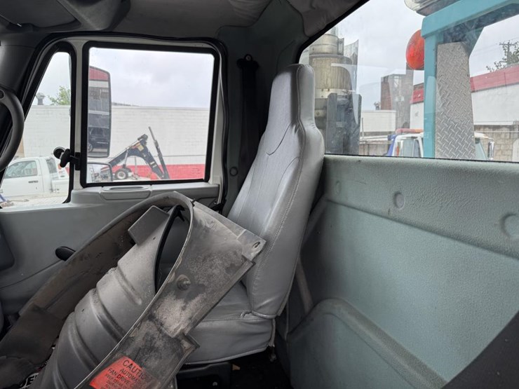 2004-international-durastar-4400-image-48
