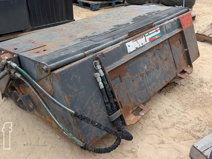 bobcat-street-sweeper-image-3