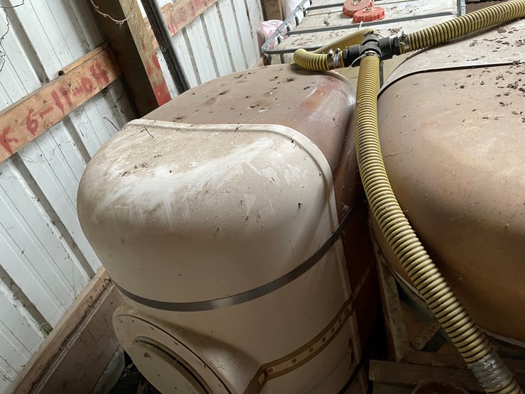 #7166-•-(2)-liquid-saddle-tanks-image-6