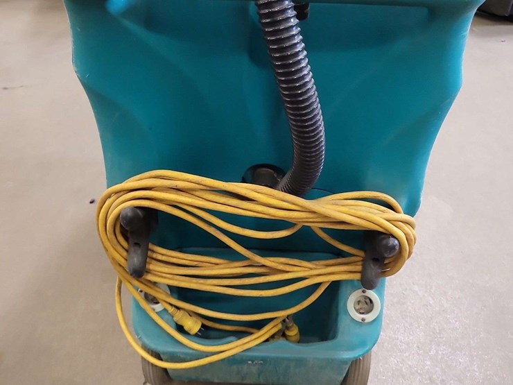tennant-750-all-surface-cleaner-image-3