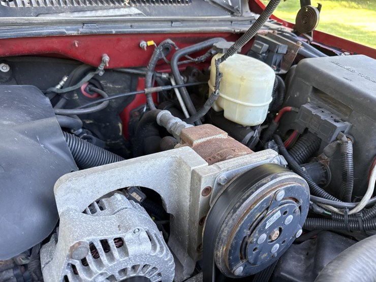 2001-chevrolet-3500-image-13
