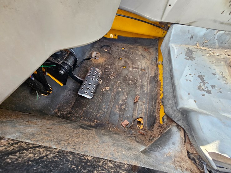 2001-jcb-520-image-35