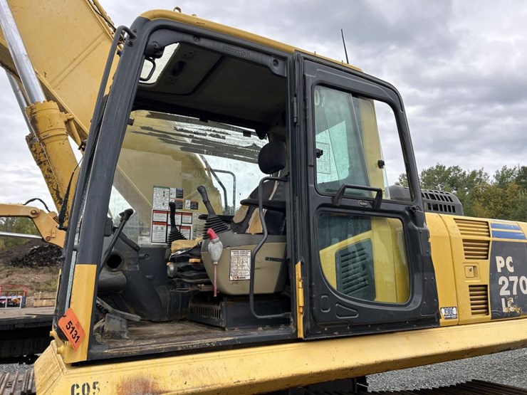 komatsu-pc270-lc-image-49