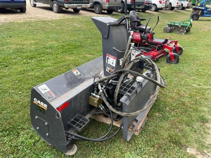 case-universal-attach-7'-snow-blower-image-6