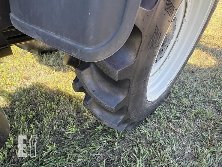 2010-new-holland-t7040-image-10