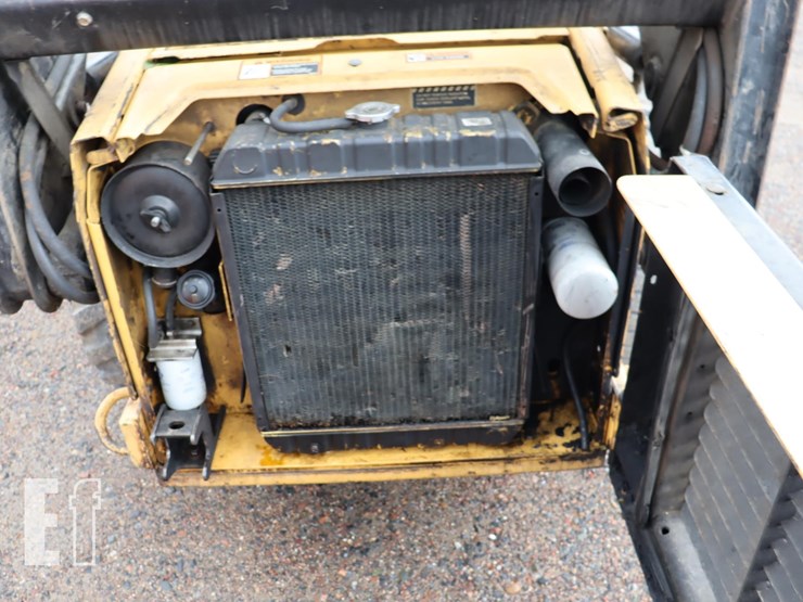 new-holland-l465-image-12