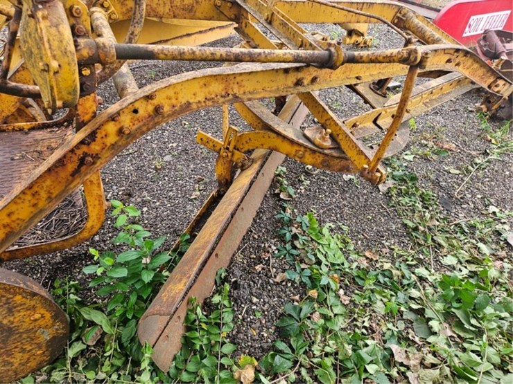 2016-caterpillar-18-image-14