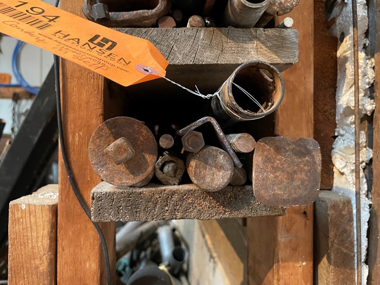 #7194-•-contents-of-shelf-hanging-on-wall-image-5