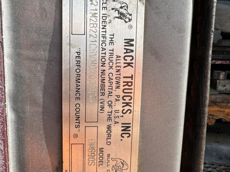 1997-mack-dm690s-image-61