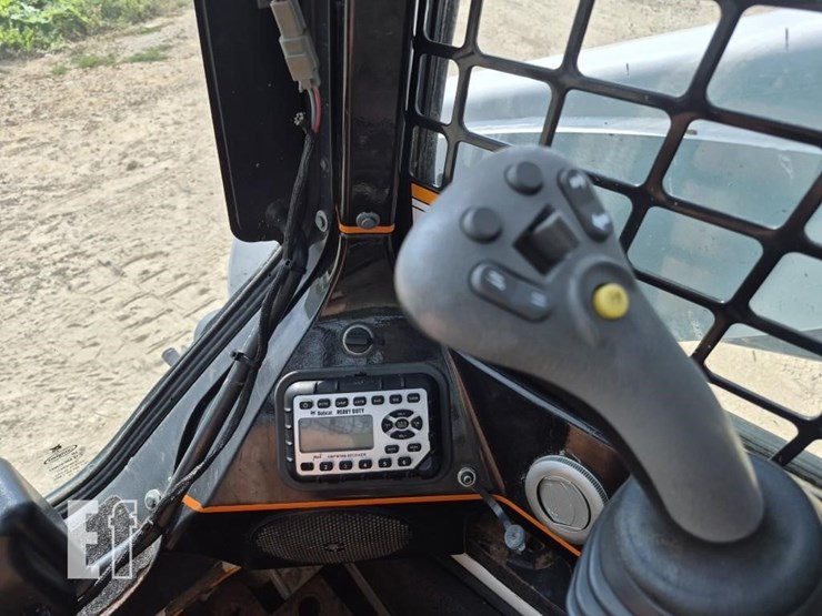 2014-bobcat-t650-image-17