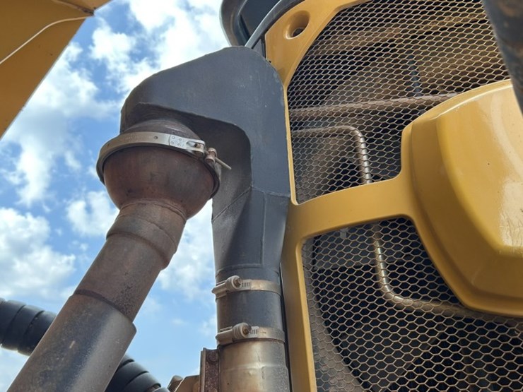 caterpillar-745-image-36