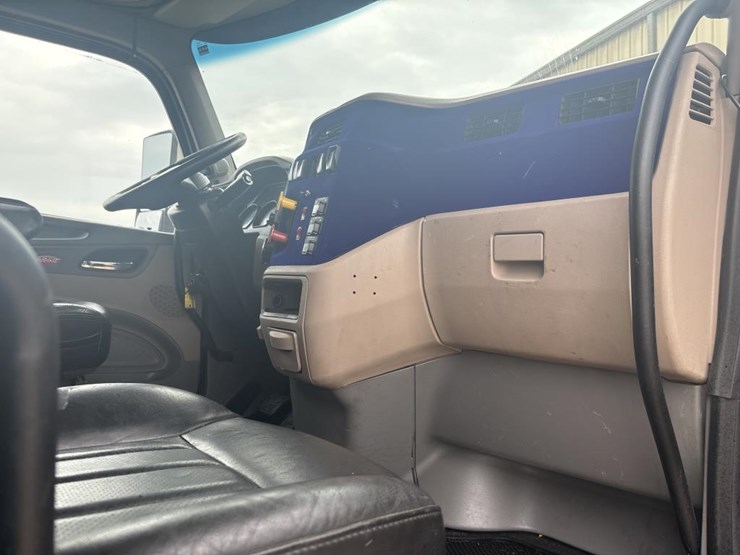 2019-peterbilt-579-image-24