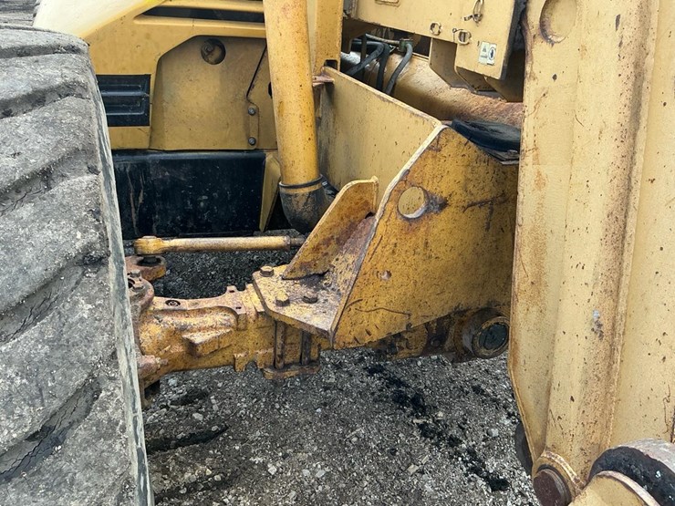 caterpillar-th82-image-28