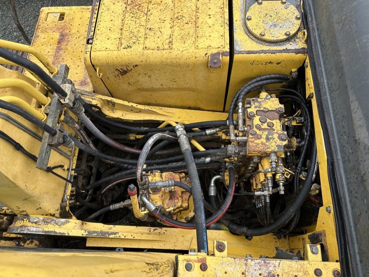 komatsu-pc270-lc-image-30