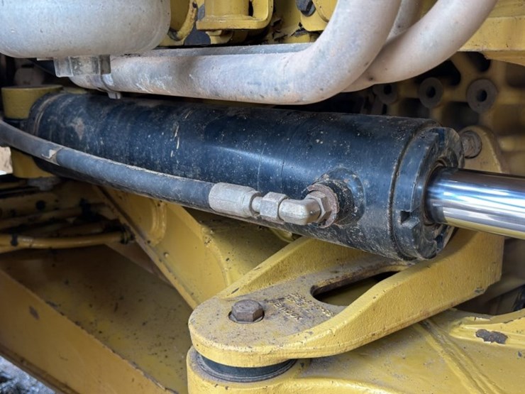 caterpillar-745-image-43