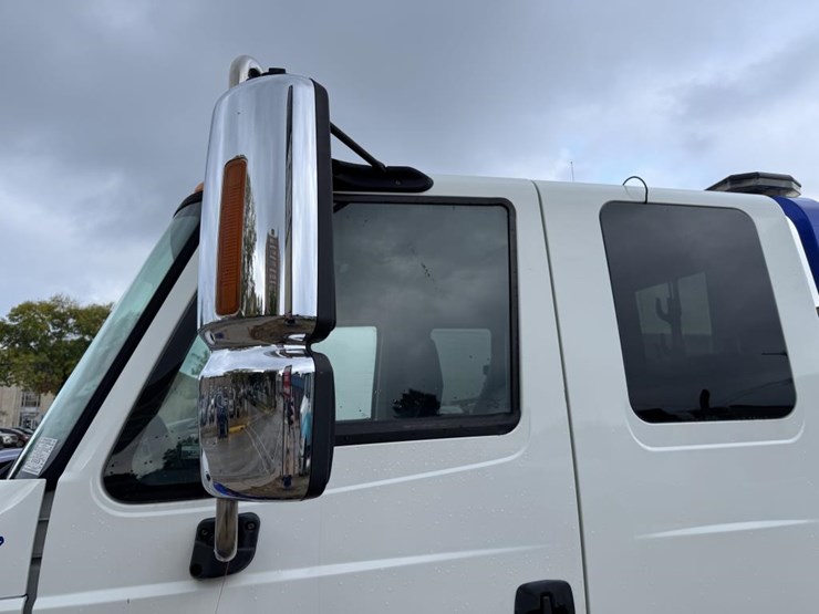 2017-international-durastar-4300-image-10