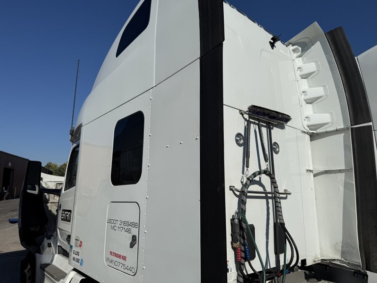 2022-peterbilt-579-image-31