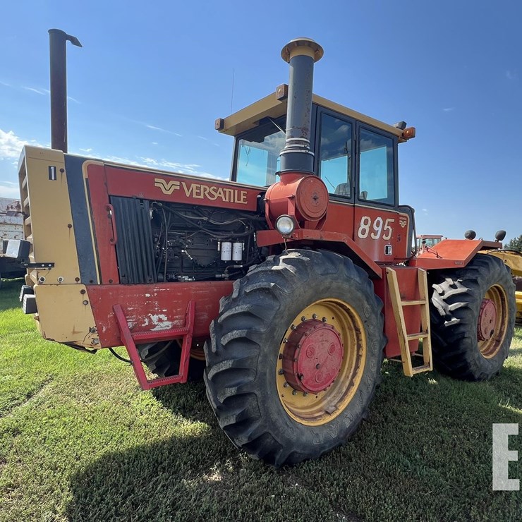 1982 VERSATILE 895