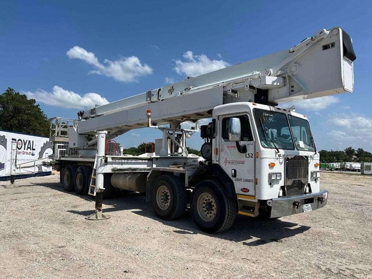 2014-peterbilt-320-image-5