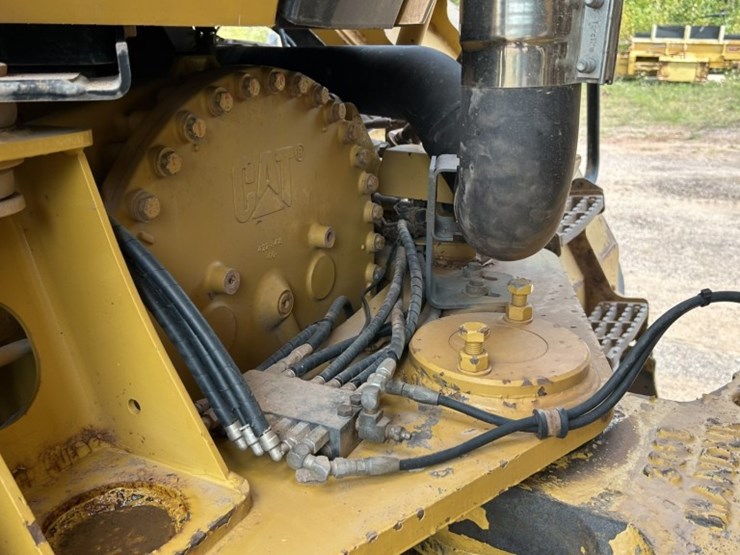 caterpillar-745-image-48