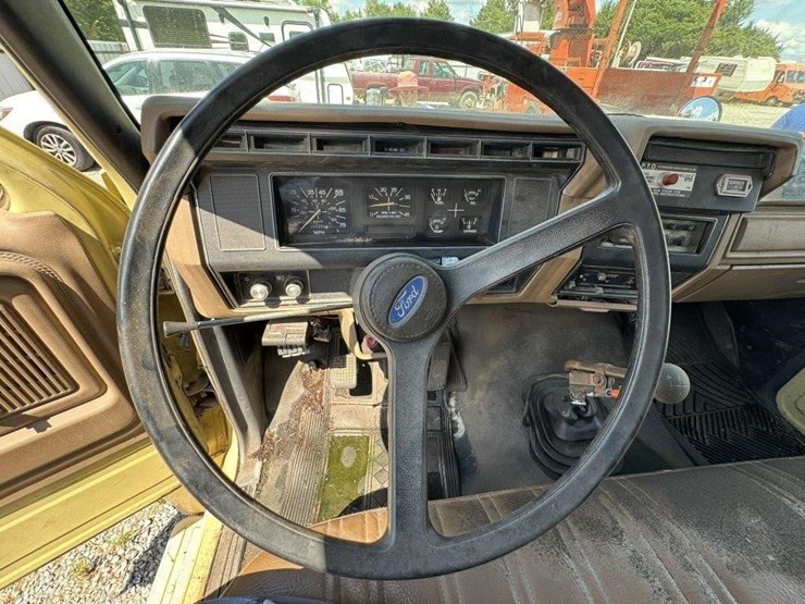 1993-ford-f70-image-14