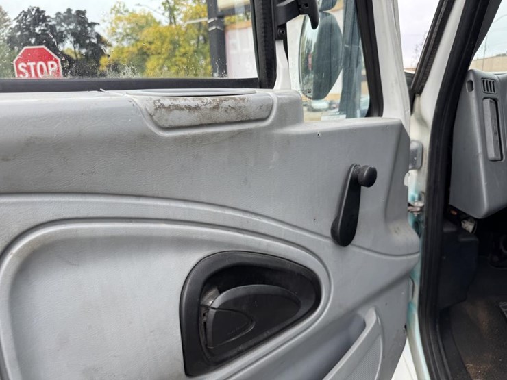 2004-international-durastar-4400-image-46