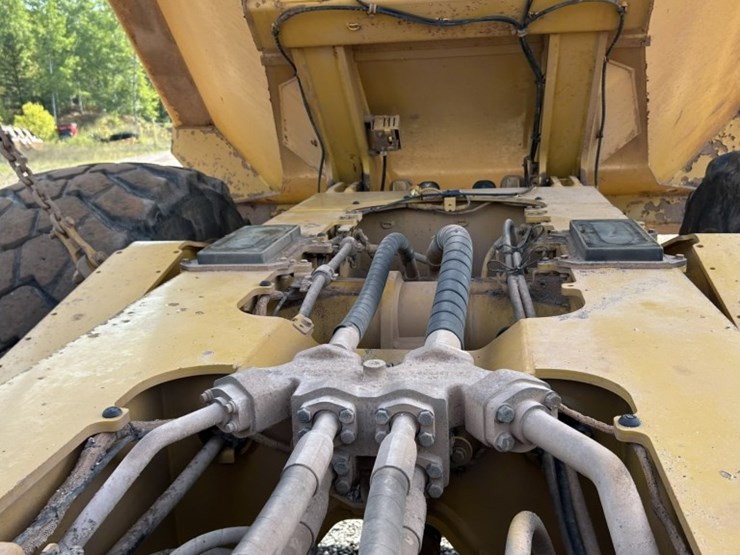 caterpillar-745-image-95