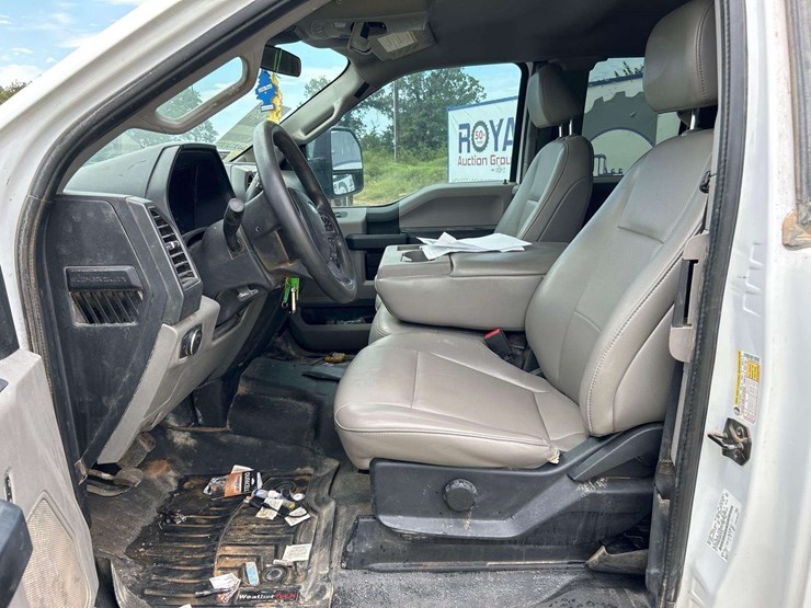 2021-ford-f250-image-12