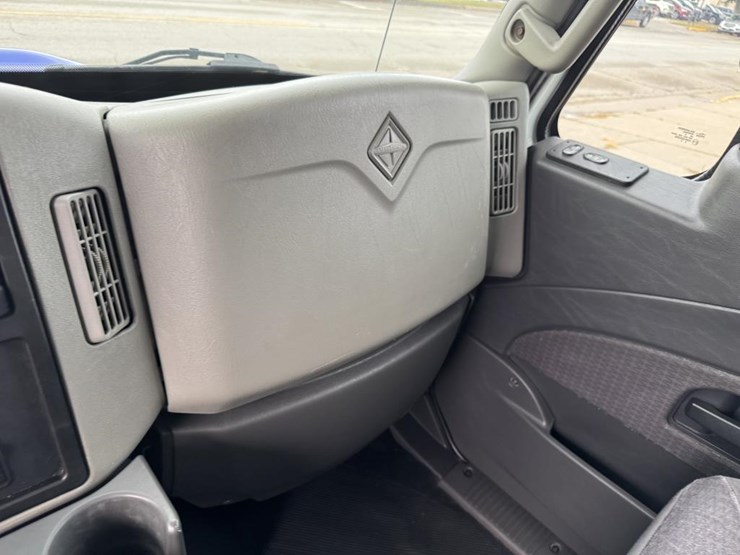 2017-international-durastar-4300-image-43