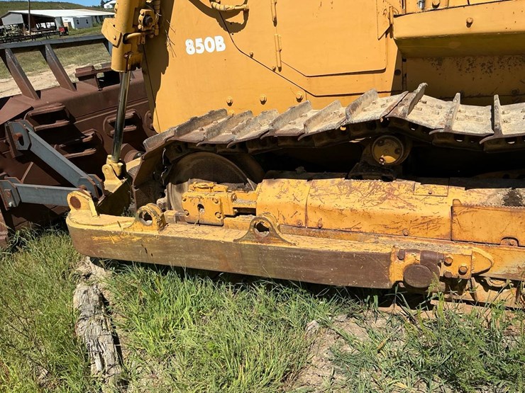 deere-850b-image-24