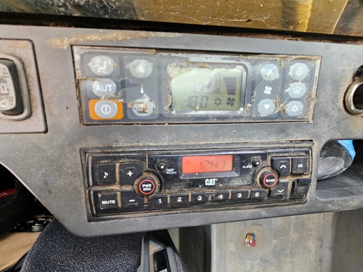 2017-caterpillar-336f-image-57