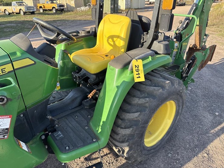 john-deere-3032e-image-11