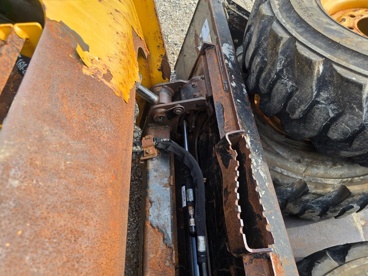 2020-caterpillar-262d3-image-37