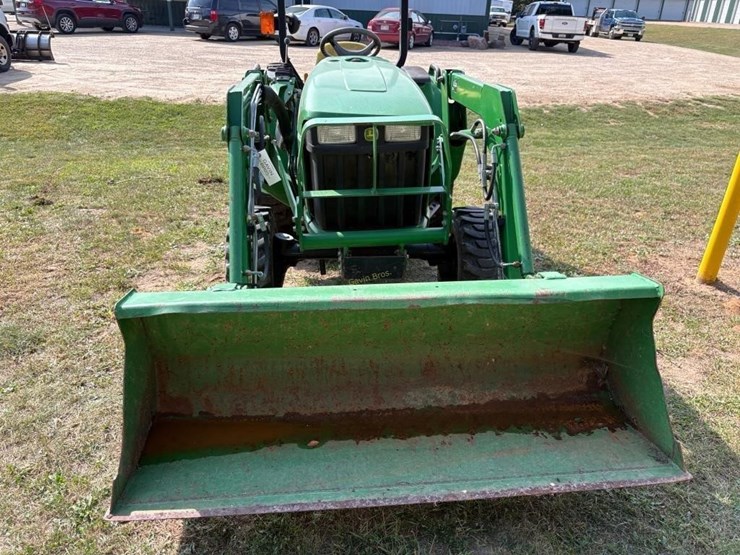 john-deere-3038e-image-9